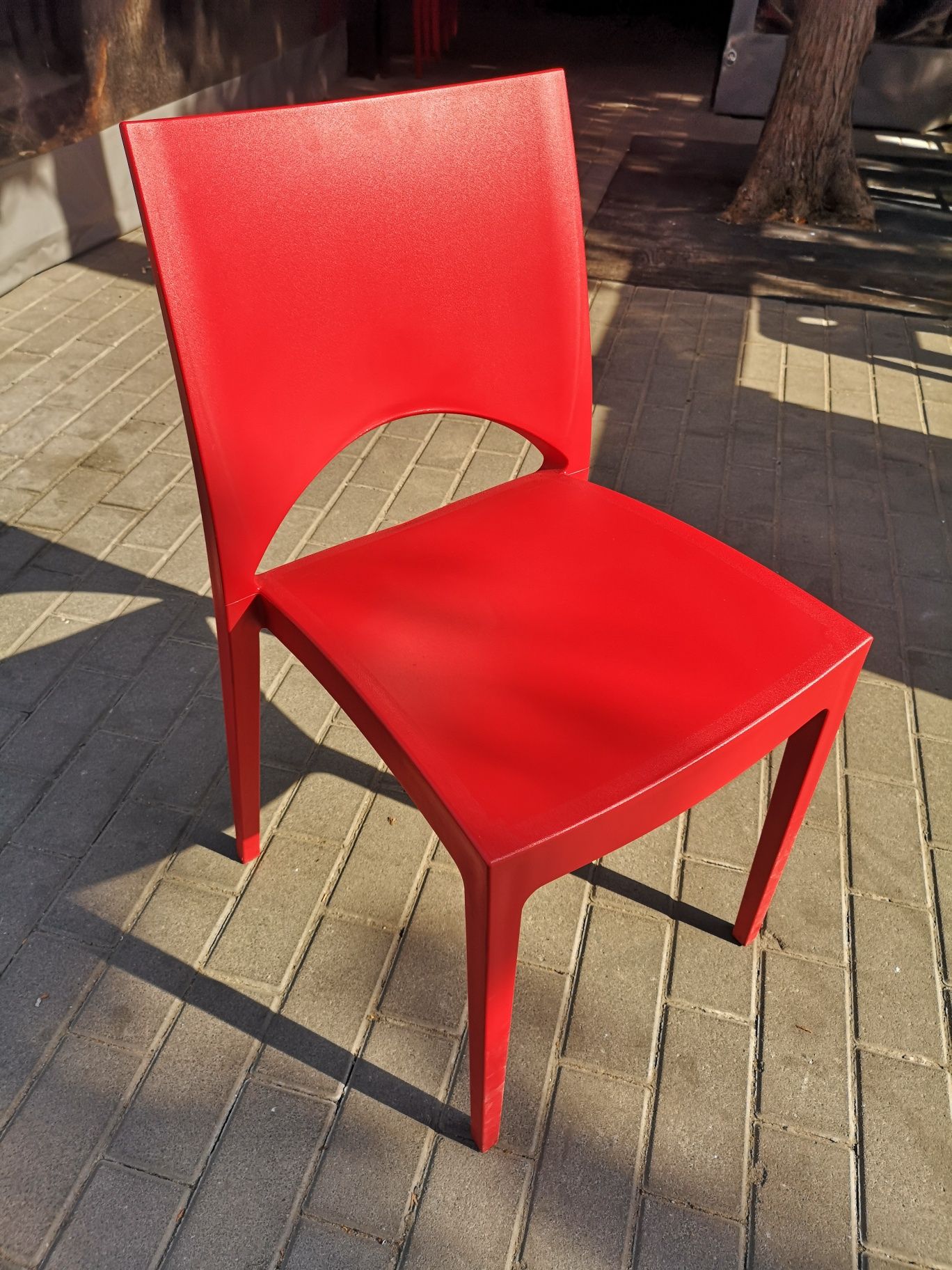 Krzesło ogrodowe plastikowe Rome czerwone