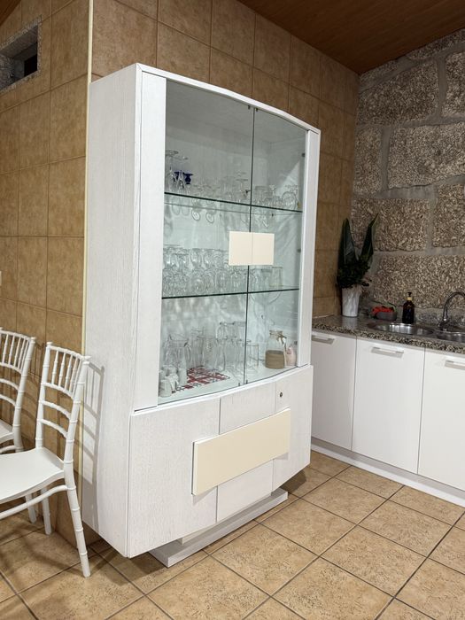 Vitrine em carvalho lacado a branco