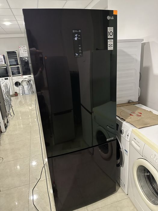 Холодильник LG 70 см ширини No Frost be2929