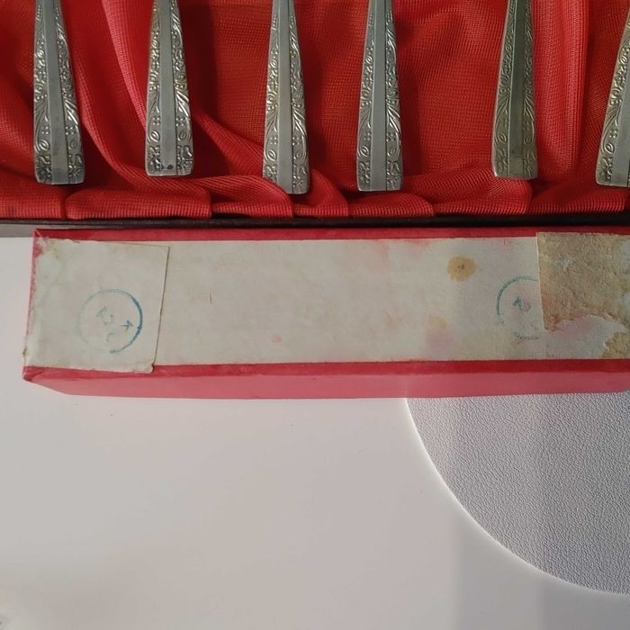 Zestaw posrebrzanych łyzeczek