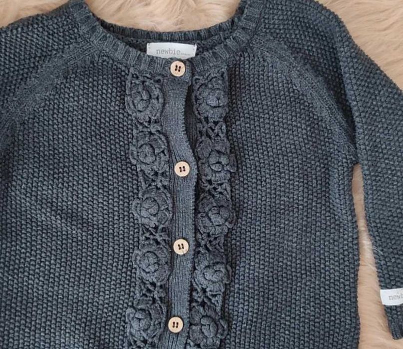 Dzianinowy sweterek Newbie