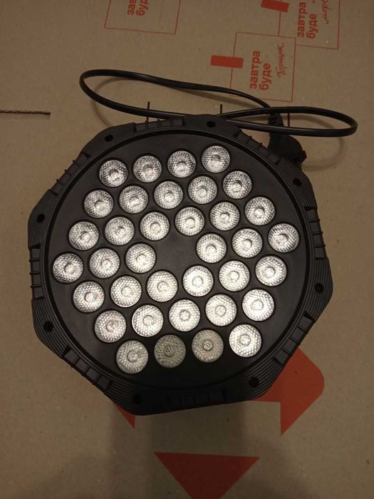 Парик, прожектор Ied par. RGB. DMX.