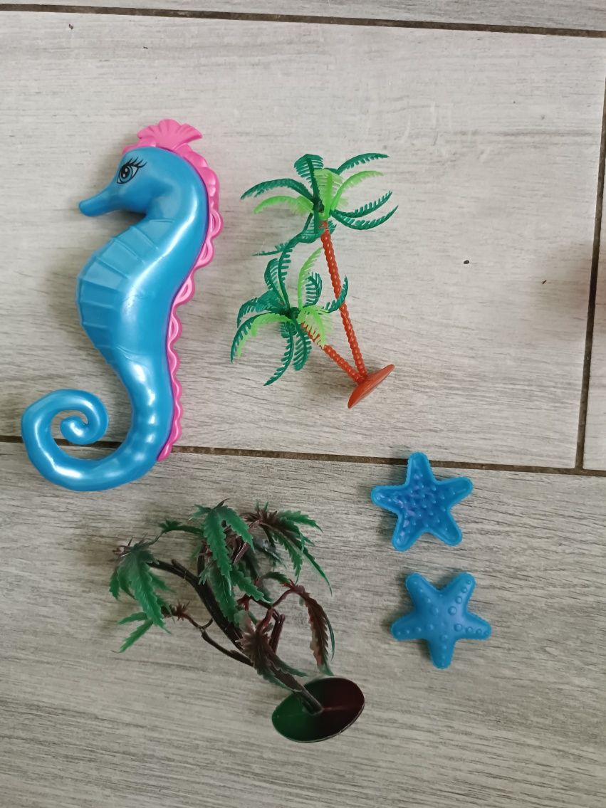 Zestaw syrenki konik morski walizka zabawki lalki rośliny