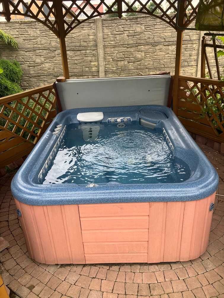 Jacuzzi spa ogrodowe HotSpring