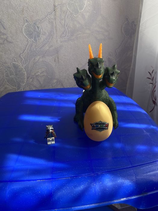 Іграшка дракон з яйцем