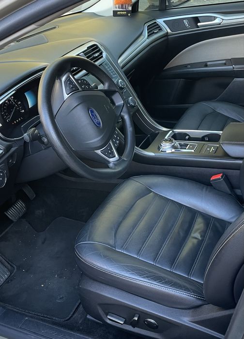 Ford Fusion Hybrid в аренду. RedRent.