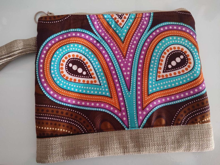 Carteiras, nécessaire e decoração para mesa de tecido Africano