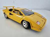 Lamborghini Countach rok 1988 skala 1:18 bburago