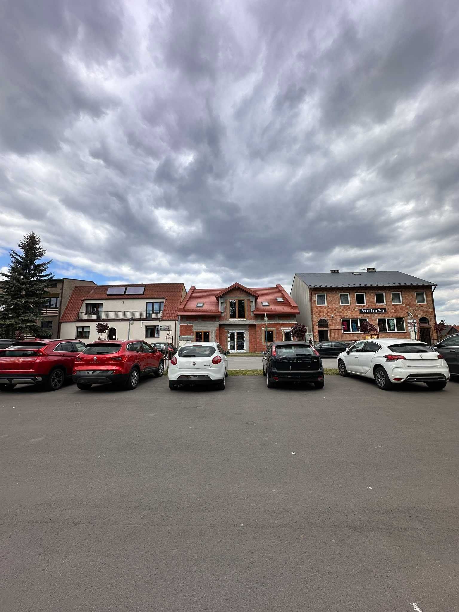 Lokal handlowo-usługowy 300 m² – centrum Janowa, nowy budynek