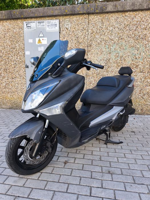 Scooter Sym GTS 125