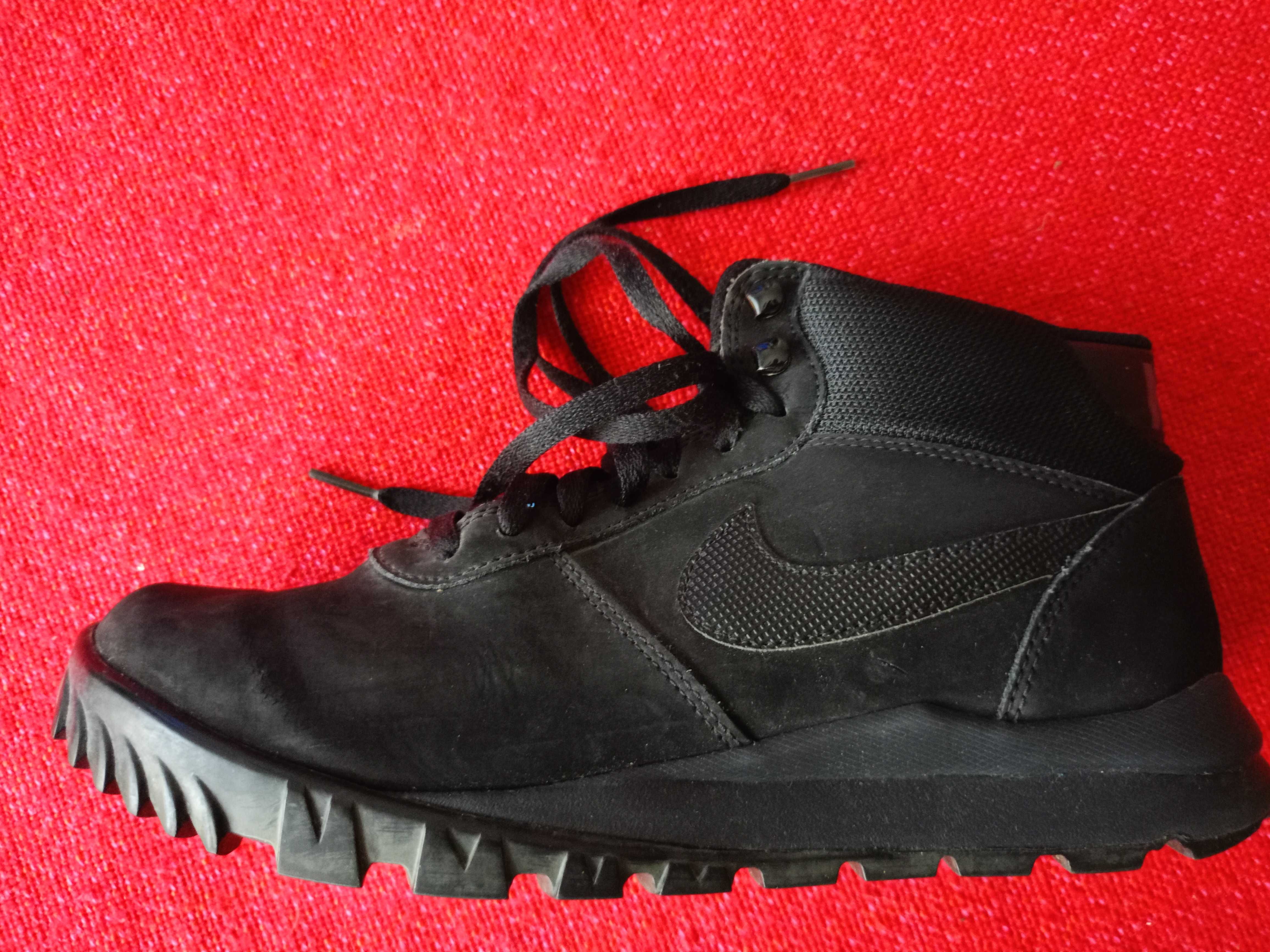 NIKE Hoodland Suede roz 41 26cm Skóra Stan BDB Okazja