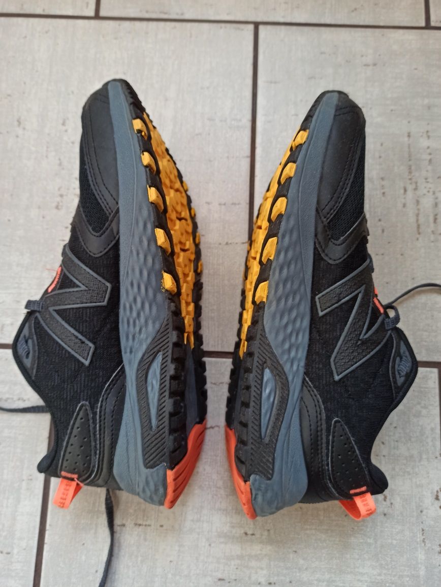 Buty do biegania (trailowe) New Balance MT410 - czarne