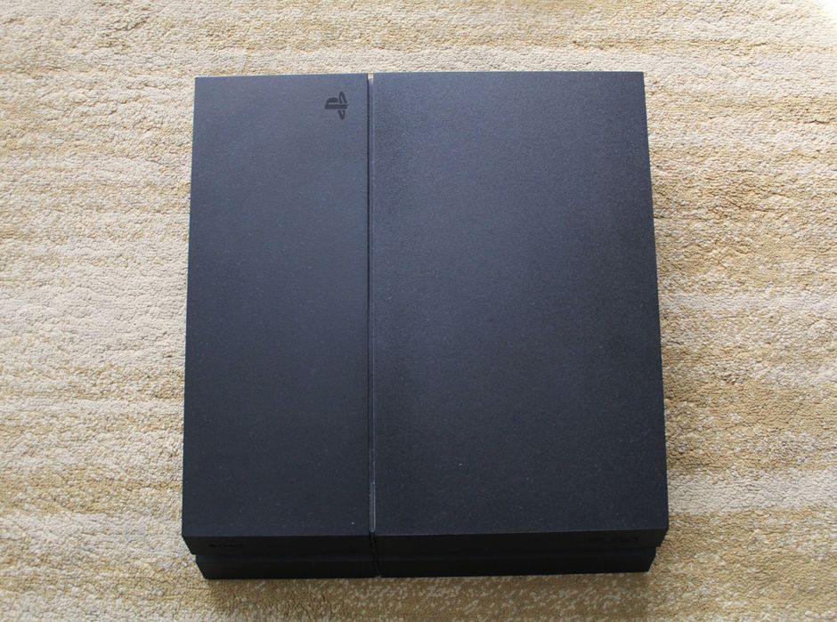 Playstation 4 com Caixa de Origem + 3 Comandos + 2 Jogos