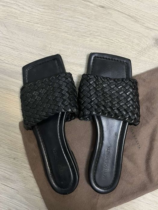 Bottega Veneta шльопки оригінал шкіра