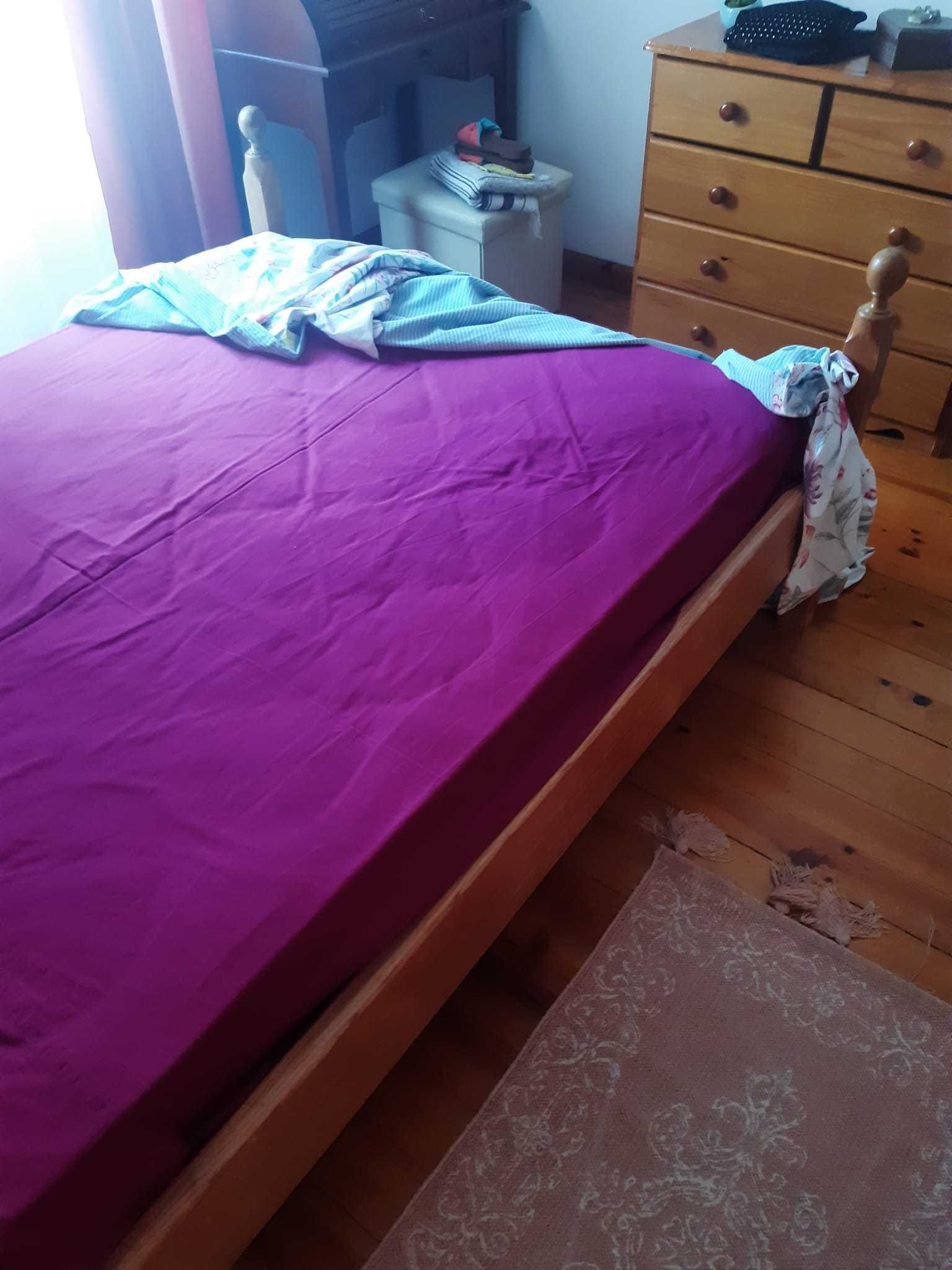 Cama solteiro em Madeira