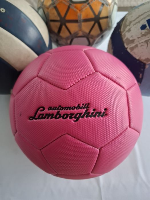 Piłka nożna Lamborghini różowa stan bdb plus trzy dla psa do zabawy