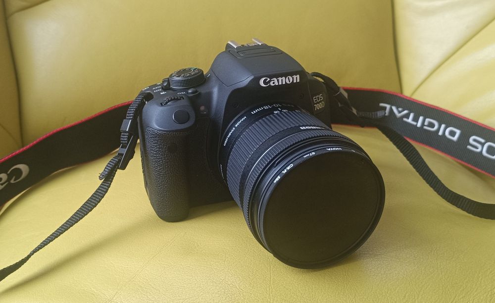 Canon EOS 700D,+2 obiektywy+lampa+2 baterie+ pilot+torba i inne