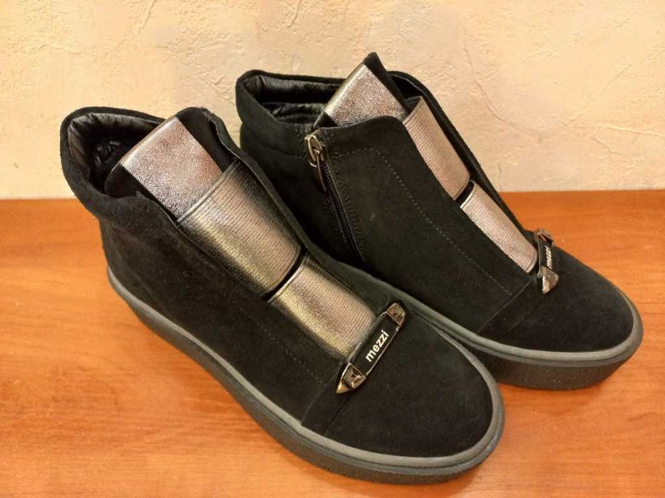 Новые зимние замшевые ботинки на меху женские р.36