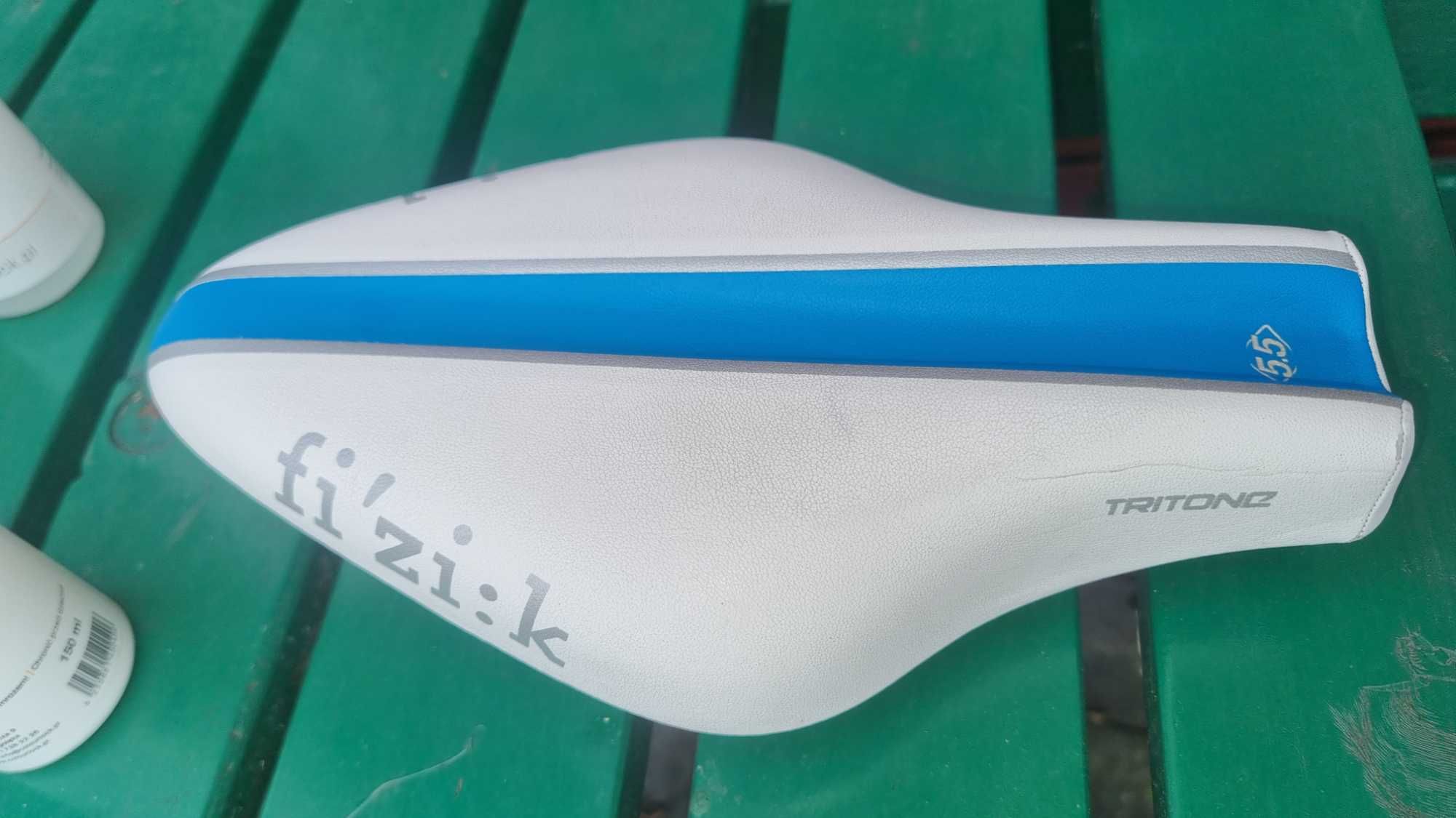 Fizik tritone 5.5 białe z mocowaniem na bidon