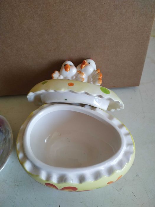 Яичница, вазочки, чашка, поднос