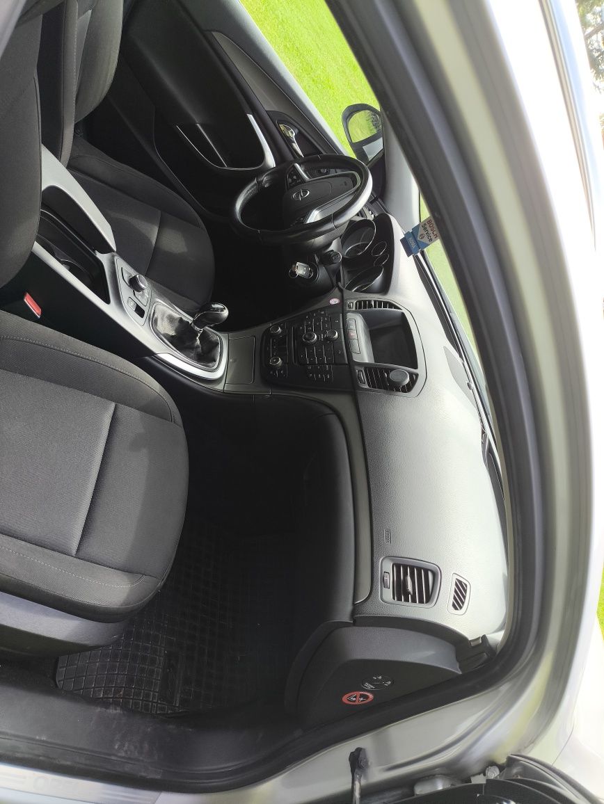 Opel Insignia kombi Sports Tourer 2,0 CDTI 2009 r