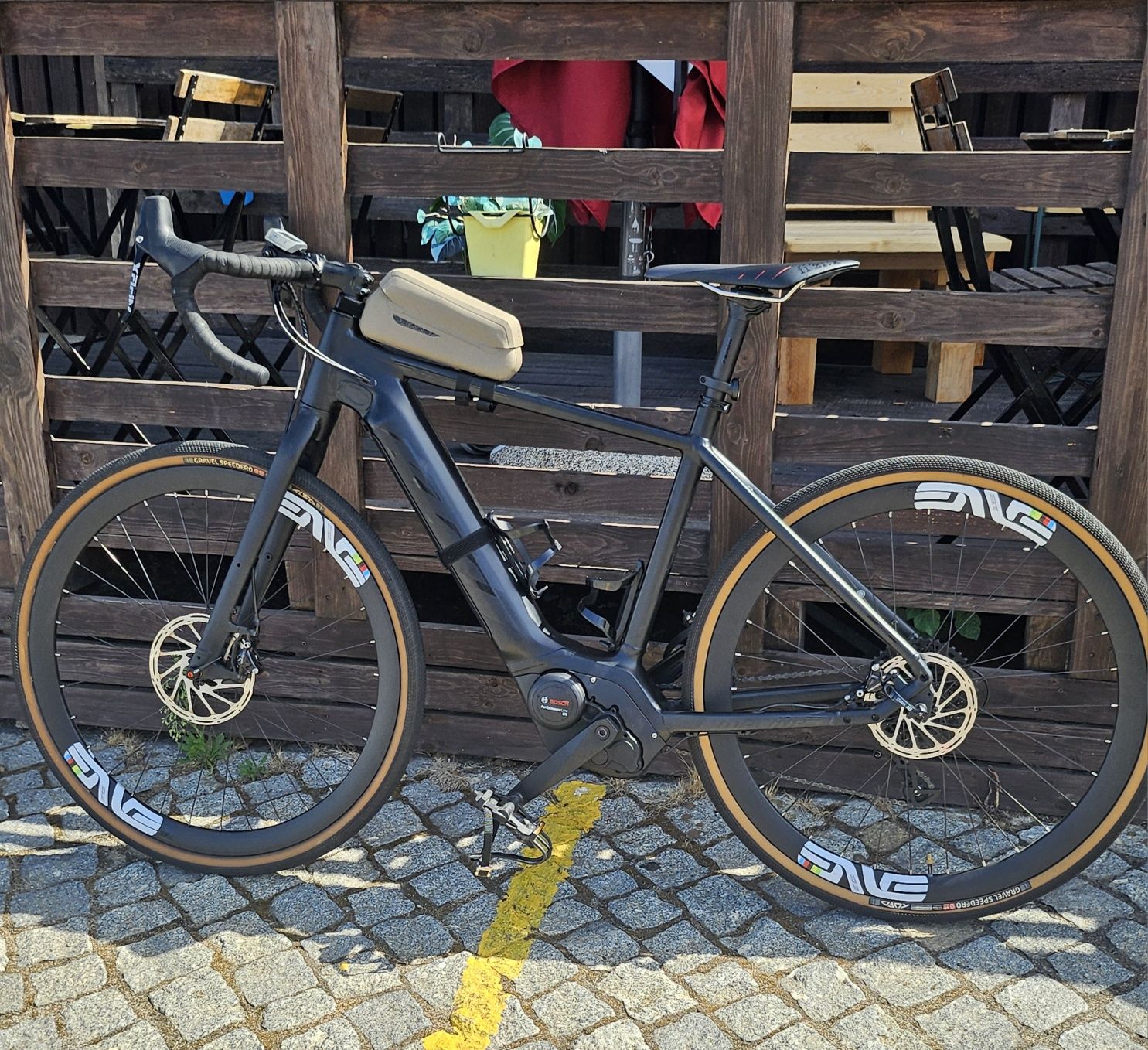 Bicicleta eléctrica e bike gravel KTM