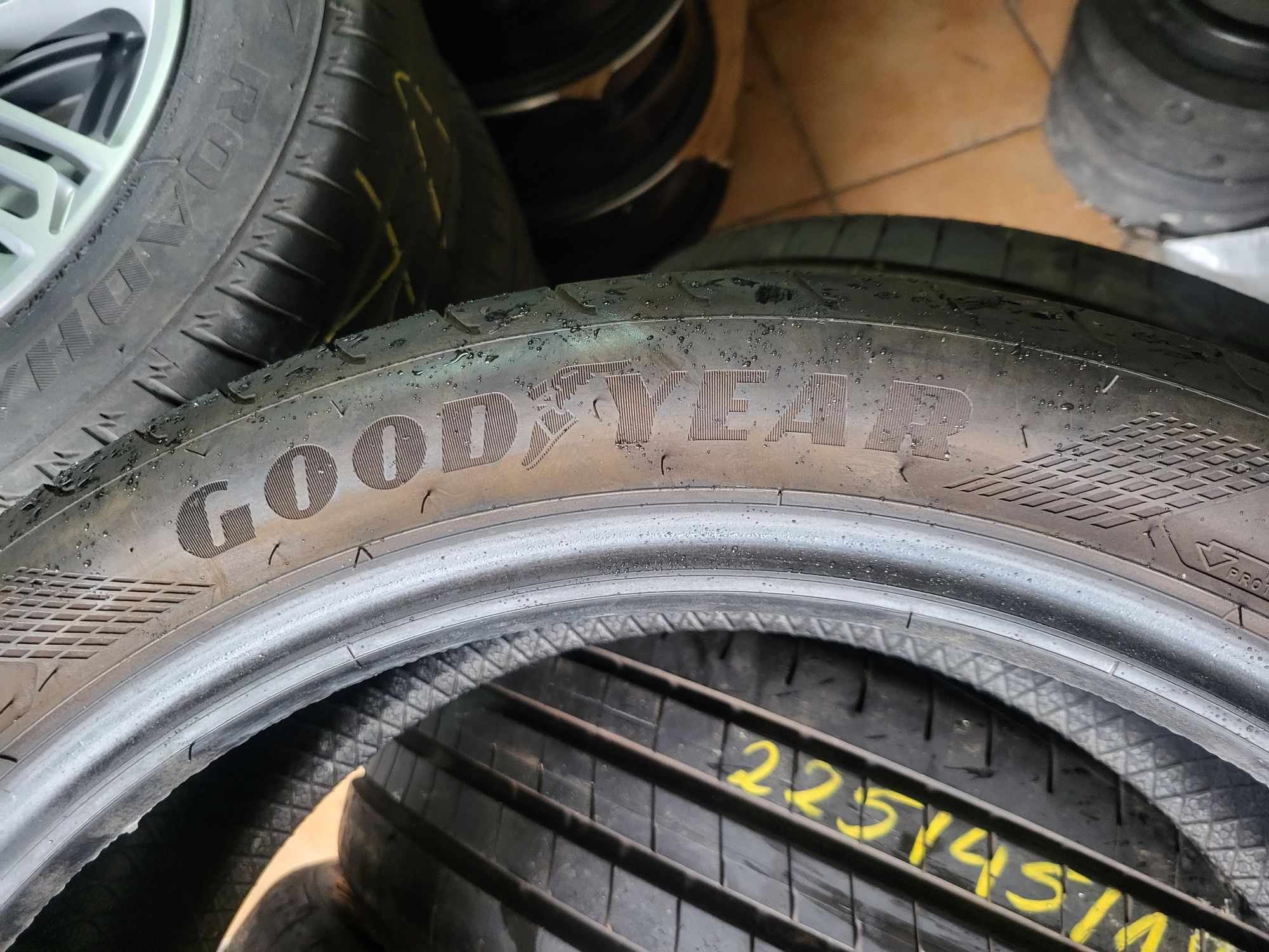 4x225/45R19 Goodyer Eagle F1