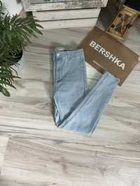 Jeansy wysoki stan Bershka M