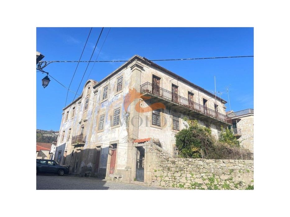 Fantástico Solar a venda em Avô com pequeno jardim (Oliveira do Hos...