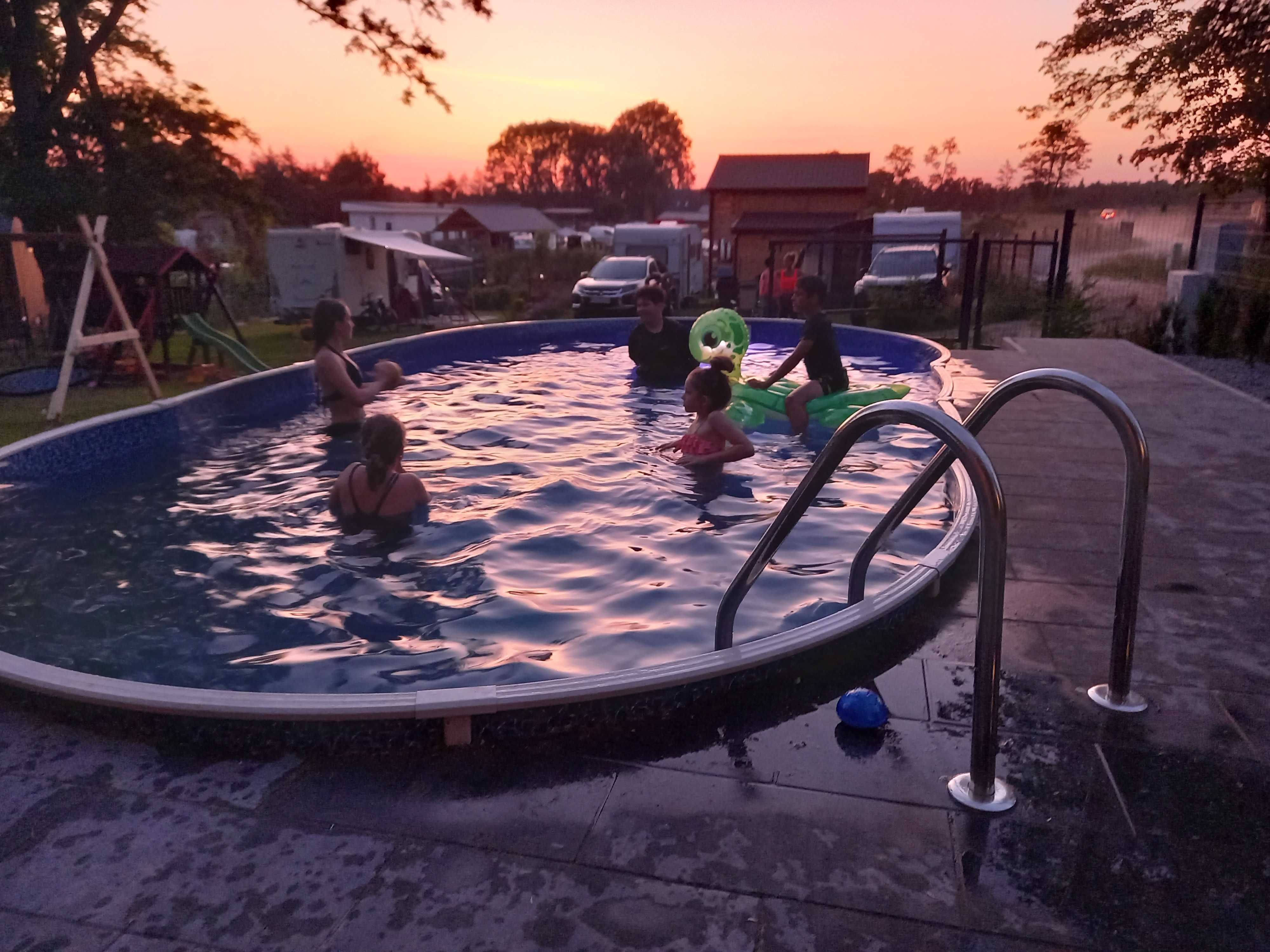 Apartament nad brzegiem jeziora, jacuzzi, sauna, pole biwakowe