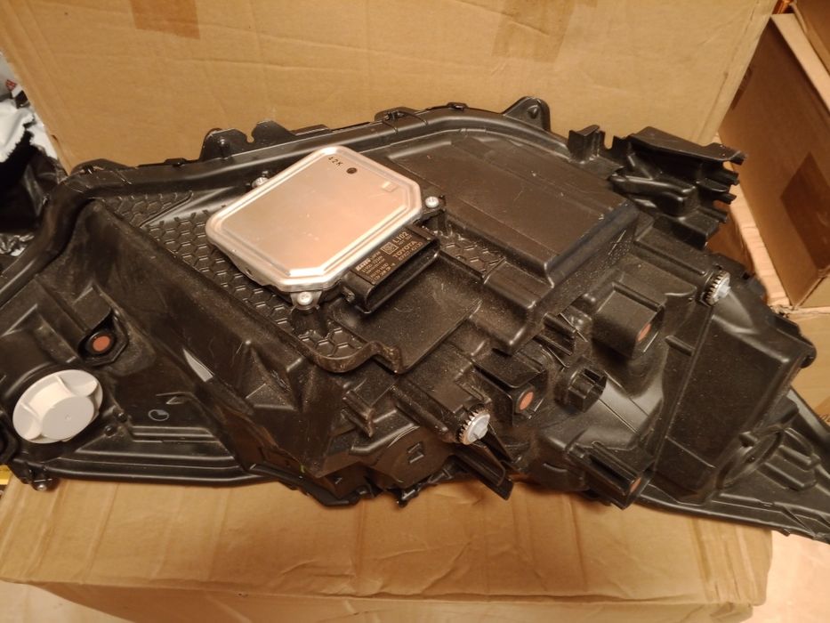 Фара левая Toyota BZ4X  2024 с блоком управления