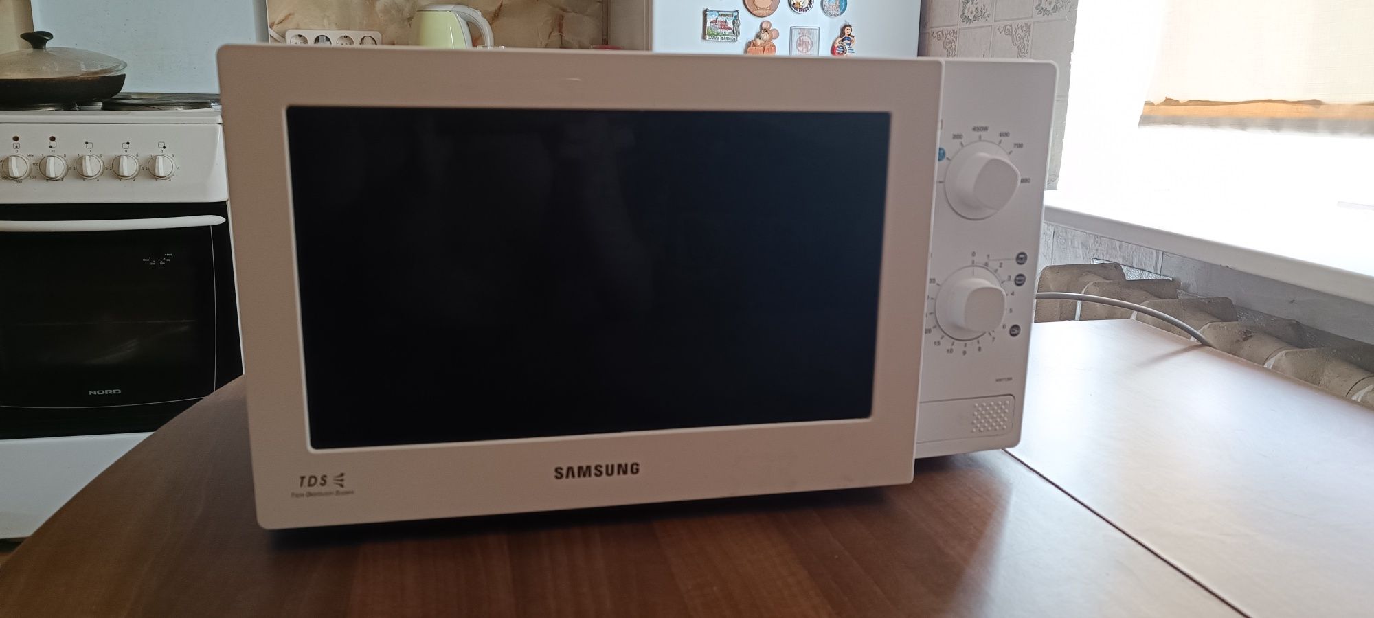 Мікрохвильова піч SAMSUNG MW712BR