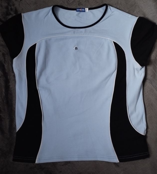 Кофта з відкритими плечима і футболка