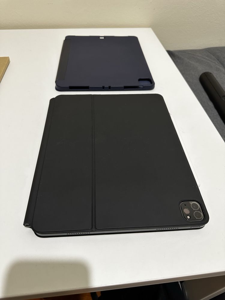iPad 12.9 (5-gen) + Magic Keyboard - como novo