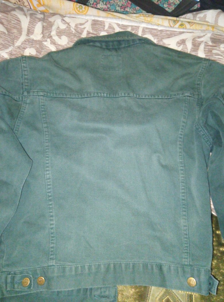 Срочно Джинсовый пиджак  Lee. размер 48  в отличном состоянии высылаю