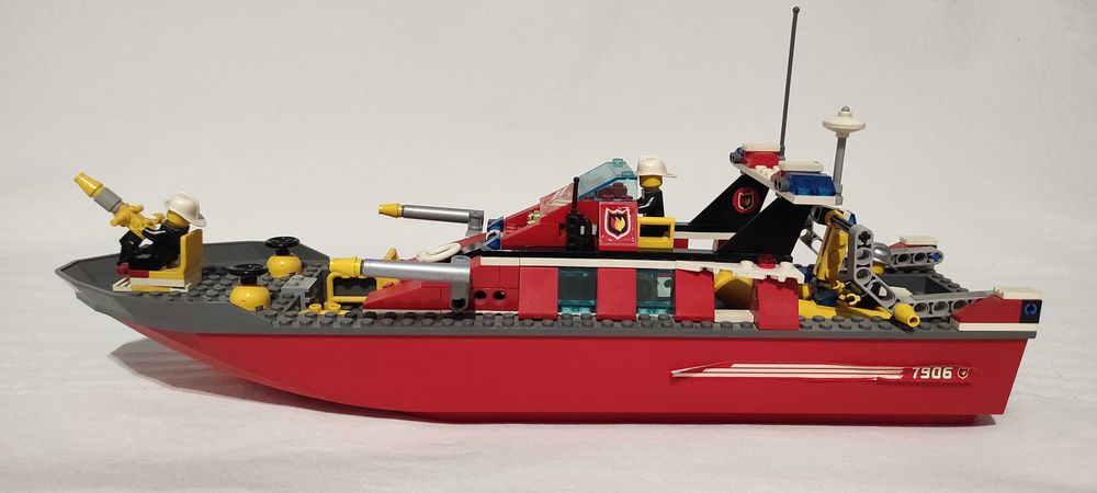 Klocki LEGO CITY Łódź strażacka 7906