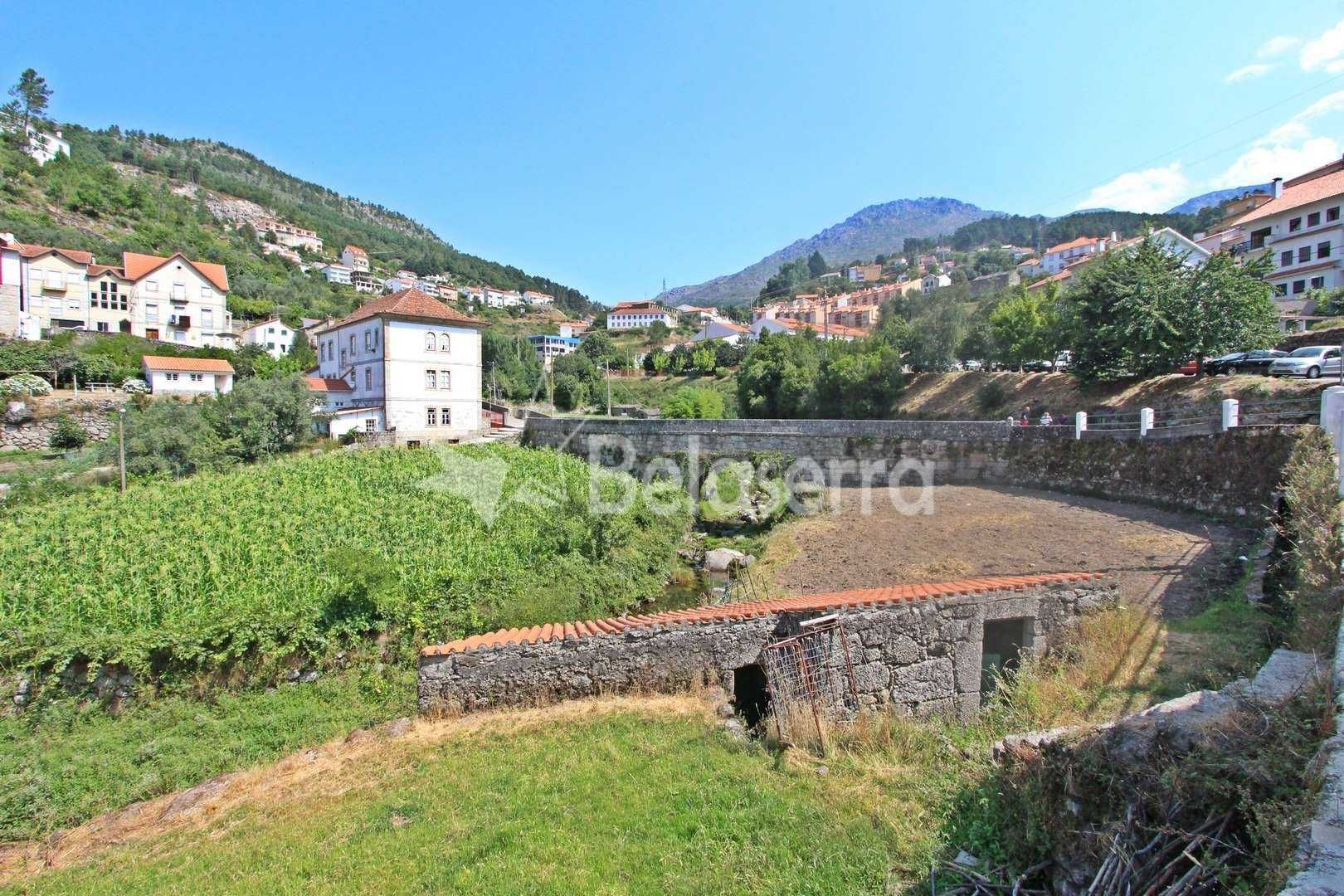 Terreno com área de 2715m² constituído por 2 moinhos