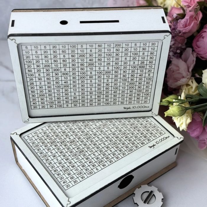 Skarbonka wykreślana docelowa  z nadrukiem uf,  to prezent na urodziny