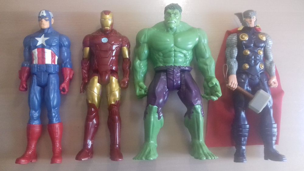 4 bonecos Marvel Vingadores - Iron man, Hulk, Capitão América e Thor