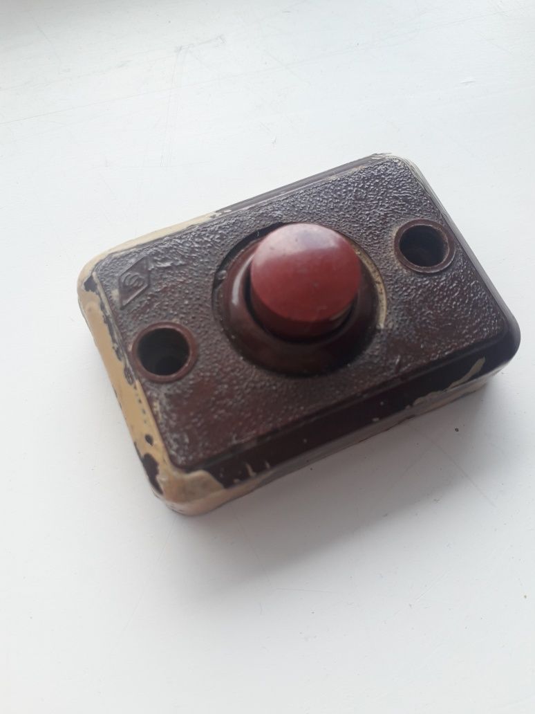 PRL przycisk dzwonka do drzwi z przedwojennej kamienicy ebonitowy