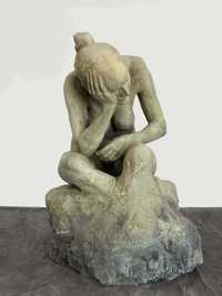 Rzeźba kobieta gips patynowany