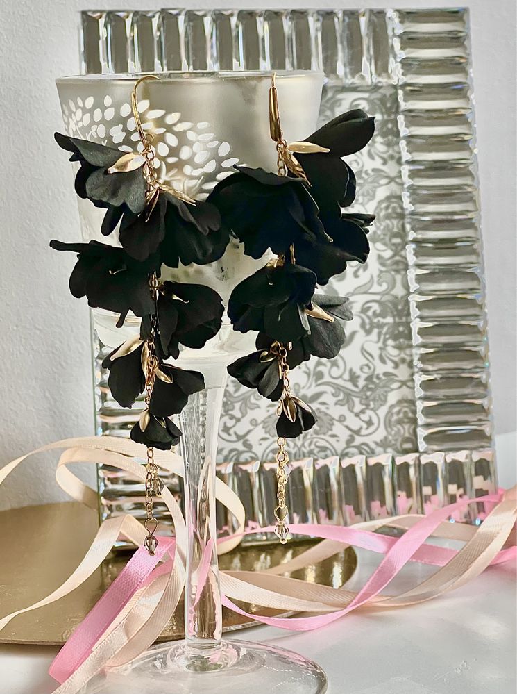 Czarno-złote kolczyki model kwiaty