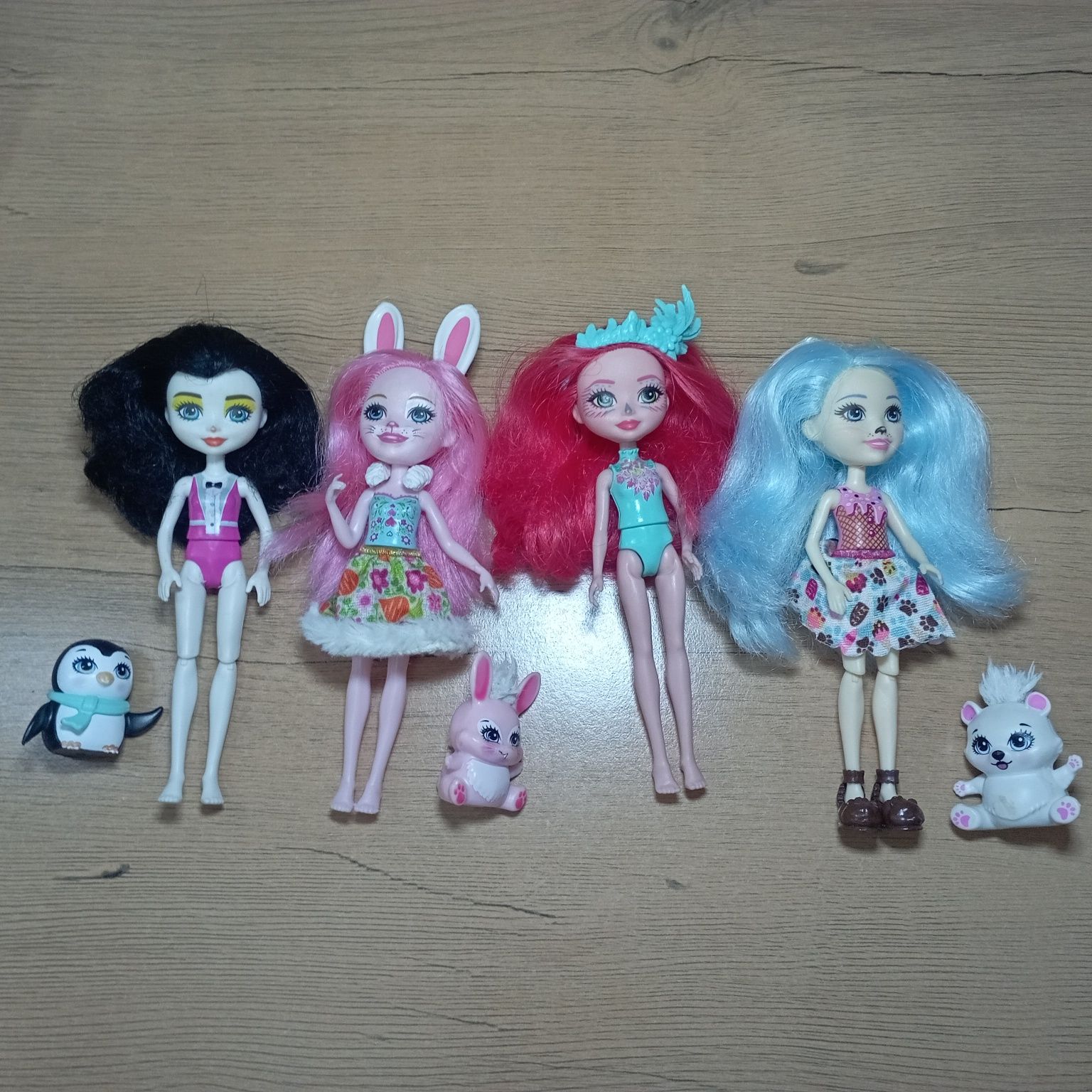 Игровой набор фургон с мороженым Enchantimals ( в наборе 4 куклы)