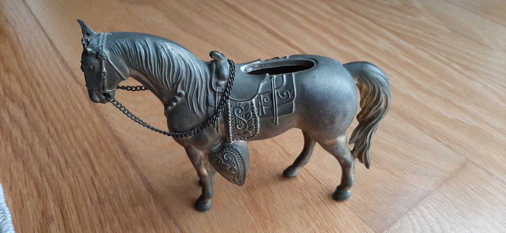 Cavalo em latão para decoração