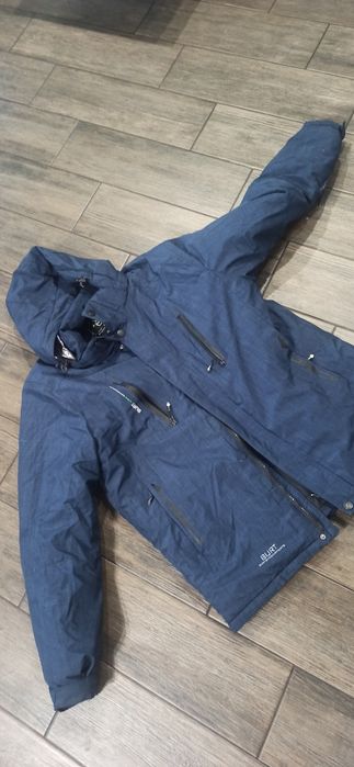 Зимняя,Лыжная куртка в новом состоянии 52р