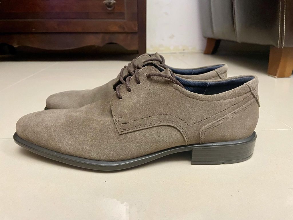 Ecco zamszowe półbuty męskie 44
rozmiar 44
Wkładka 29.5cm
kolor:jasny