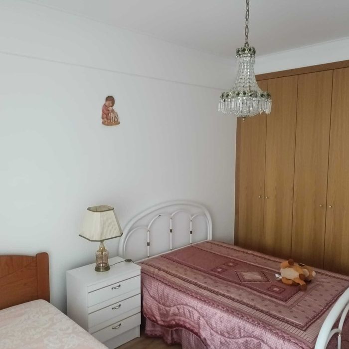 Carnaxide - Aluguer parcial de apartamento - Junto Centro Cívico