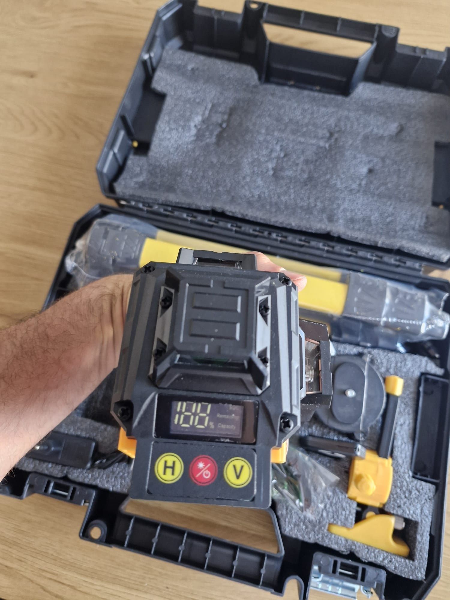Nível laser 16 linhas com mala e tripé embalado novo