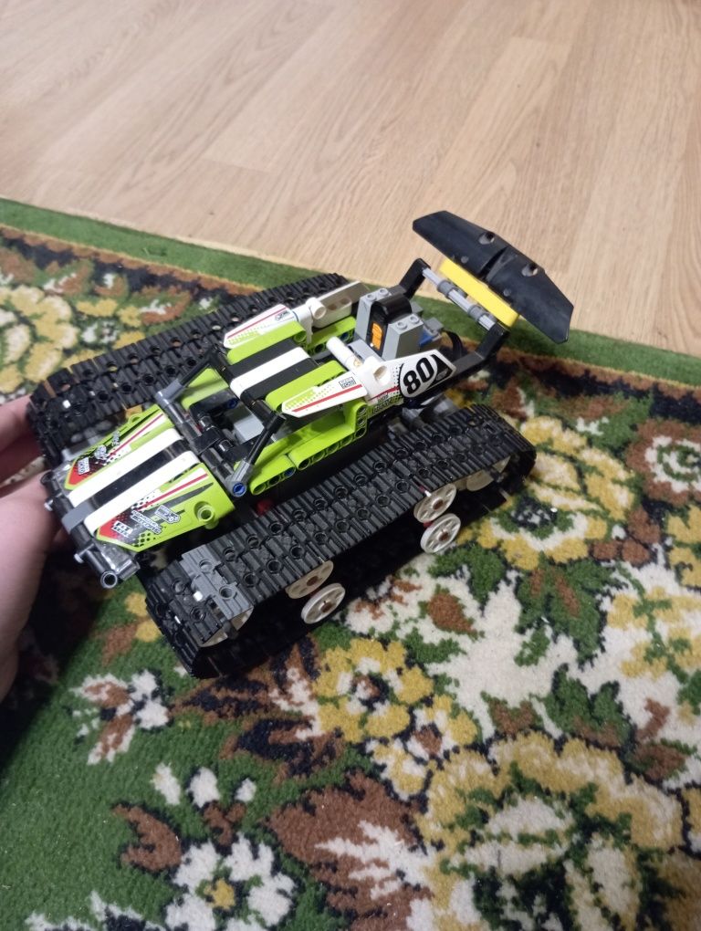 Lego Technic Tracked Racer 370 Pieces