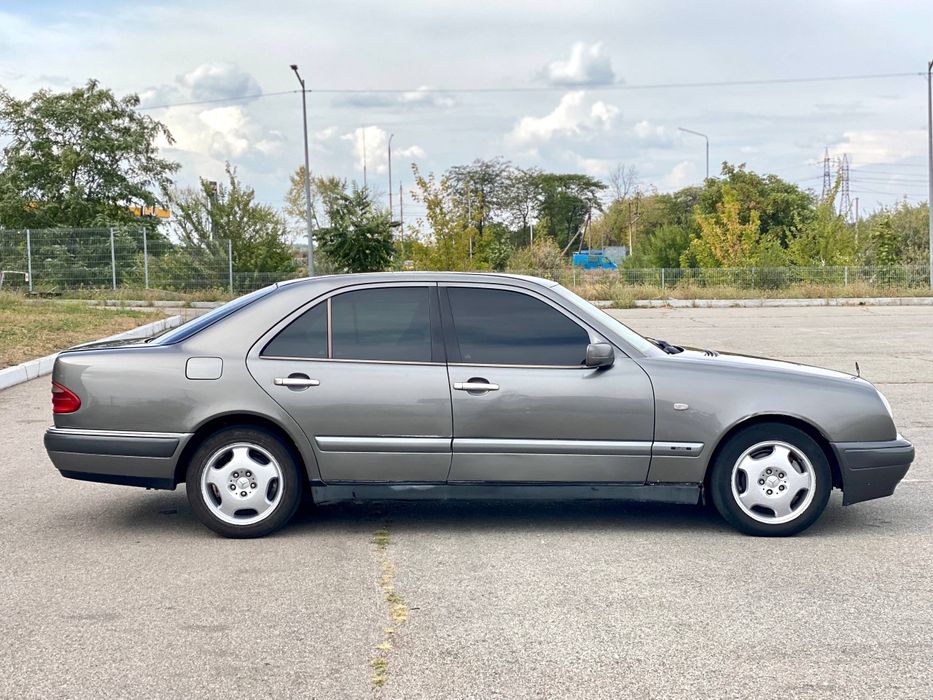Mercedes Benz E class W210 газ / бензин